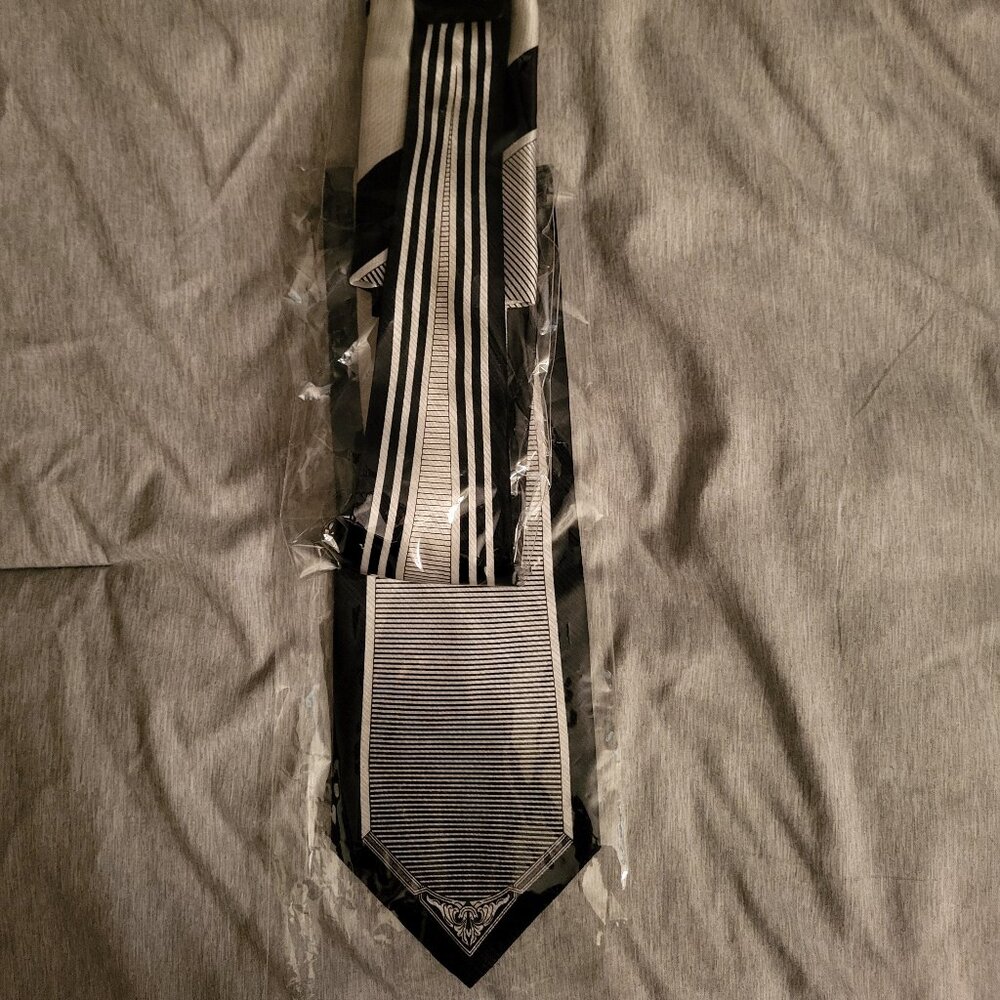 Tie and handkerchief set